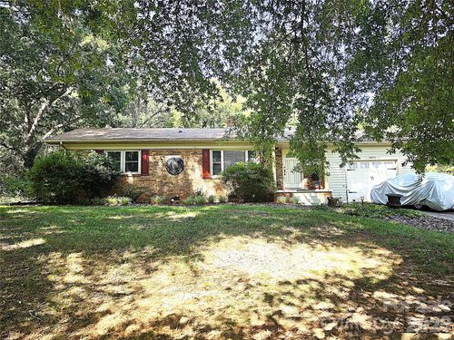 2925 4th Street Dr Ne, Hickory, NC, 28601-1105 | Card Image