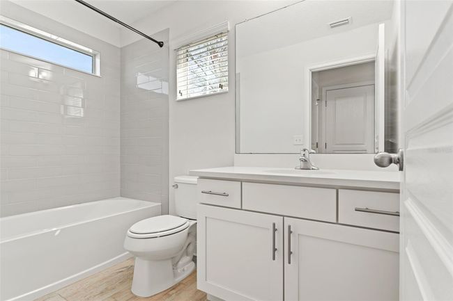 Full bathroom upstairs | Image 30