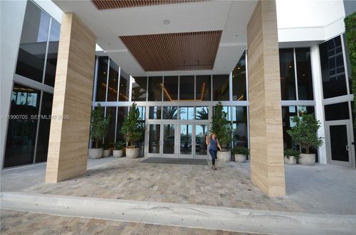 unit-518-16385 Biscayne Blvd, Aventura, FL, 33160-5457 | Card Image