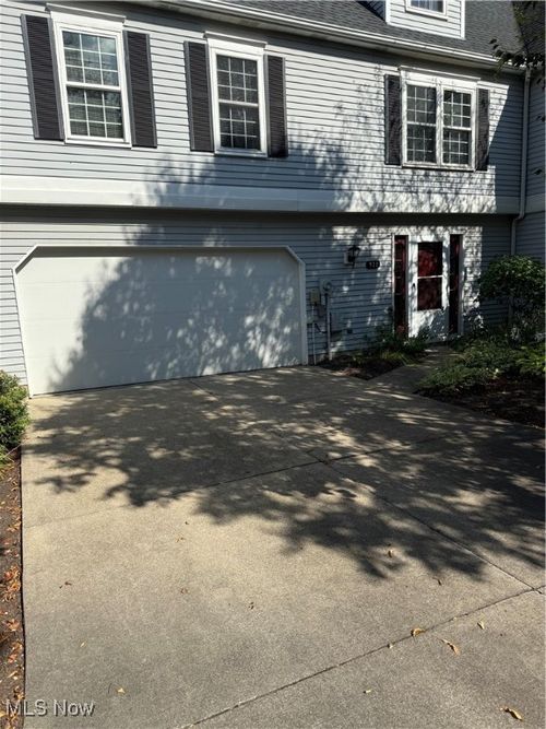 932 Bristol Ln, Streetsboro, OH, 44241-4871 | Card Image