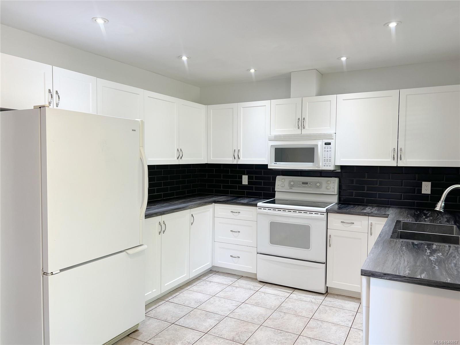 Residential in Gold River 3