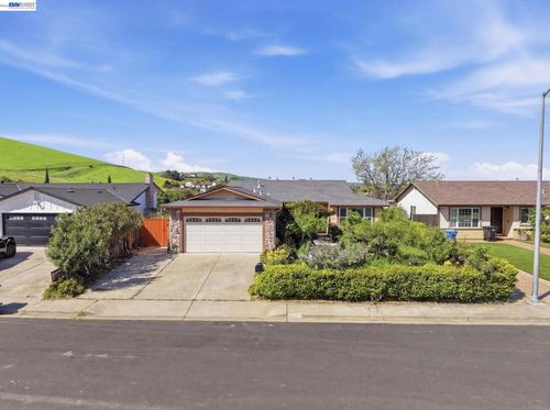 2222 Carmel Ct, Pittsburg, CA, 94565-4345 | Card Image