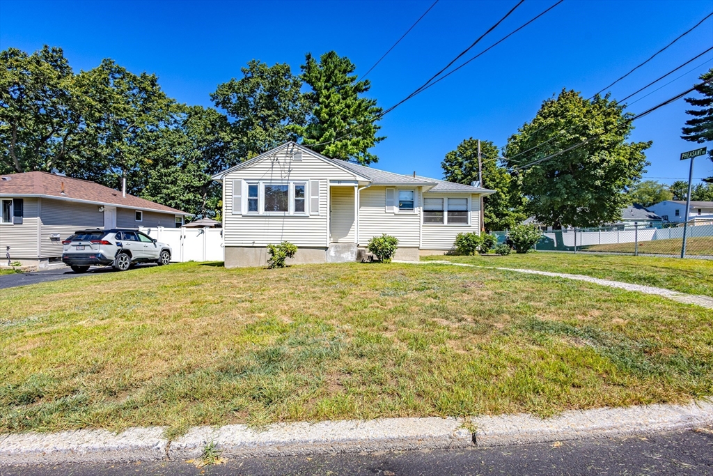 Hillcrest Rd, Waltham, MA 02451