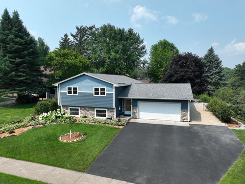 235 Oakwood Dr, Shoreview, MN, 55126-4820 | Card Image