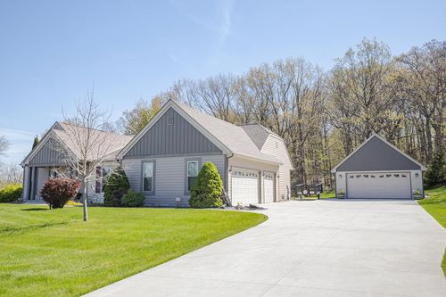 20805 W Windsor Drive, New Berlin, WI, 53146 | Card Image