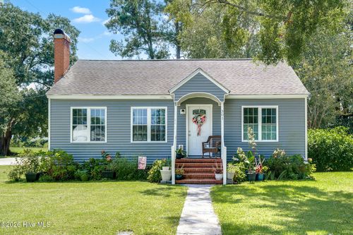 301 W Fremont St, Burgaw, NC, 28425-5599 | Card Image