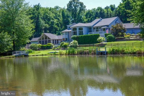 3020 Pond Dr, YORK, PA, 17402-4433 | Card Image