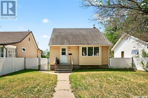 751 Ominica St E, Moose Jaw, SK, S6H0H7 | Card Image