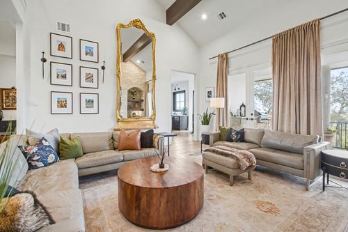 447 Winning Colors, Austin, TX, 78737-2644 | Card Image