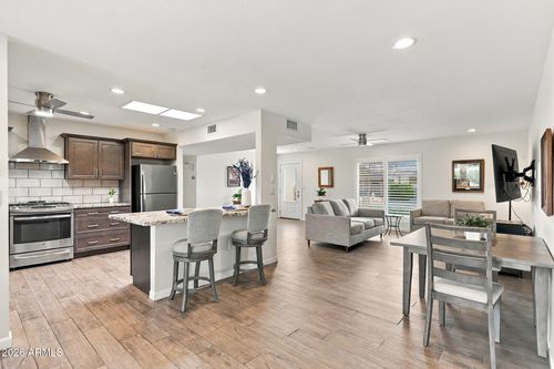 10011 W Prairie Hills Cir, Sun City, AZ, 85351-1925 | Card Image