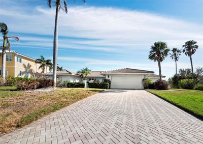 720 Old Compass Road, House other with 3 bedrooms, 3 bathrooms and null parking in Longboat Key FL | Image 2