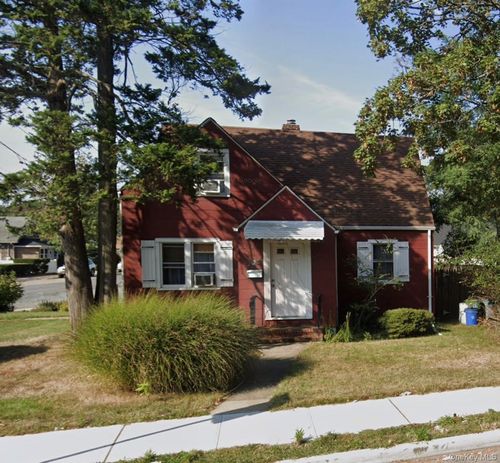 225 Oak St, Copiague, NY, 11726-3134 | Card Image