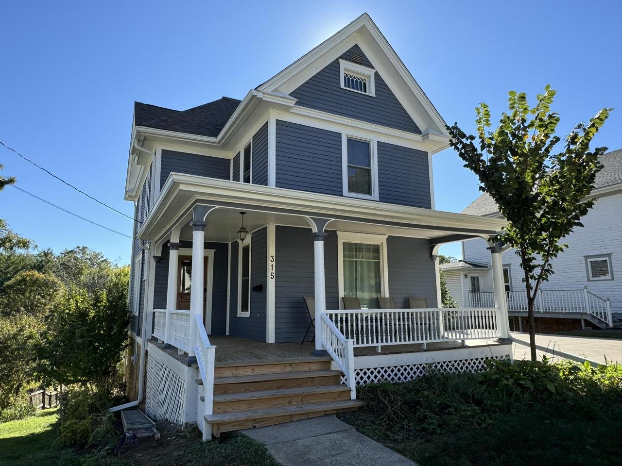 Pine St, Mineral Point, WI 53565