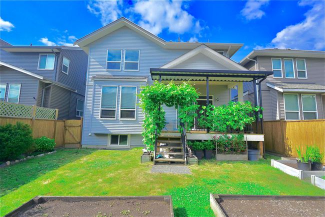 Back of property featuring a garden and a gate | Image 39