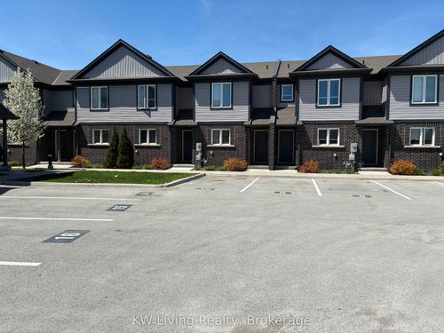 86-7768 Ascot Cir, Niagara Falls, ON, L2H3P9 | Card Image