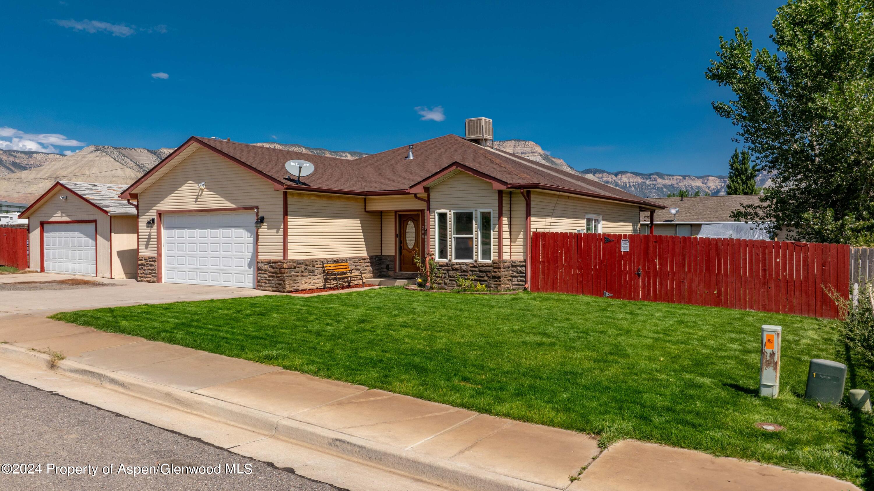 Van Horn Ln, Parachute, CO 81635