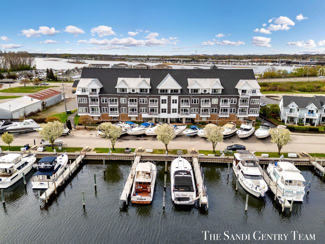 15 - 917 W Savidge St, Condo with 2 bedrooms, 2 bathrooms and null parking in Spring Lake MI | Image 39