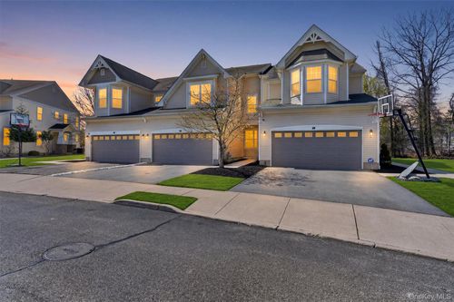 9 Cornwall Ln, Middletown, NY, 10940-5077 | Card Image