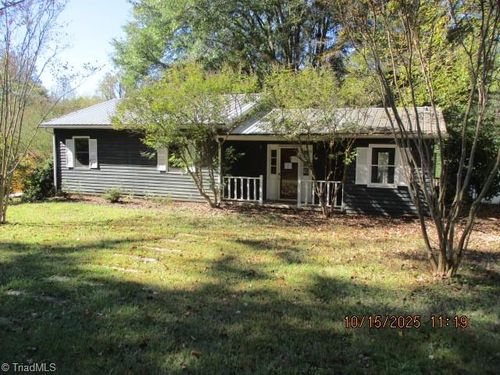 107 Glenwood Ave, Jonesville, NC, 28642-2612 | Card Image