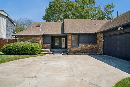 8027 S Irvington Ave, Tulsa, OK, 74136-8404 | Card Image