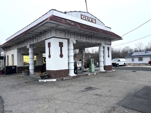 237 W Washington Ave, Washington, NJ, 07882-2123 | Card Image