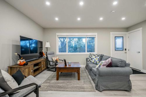 471 Northmount Dr Nw, Calgary, AB, T2K3J1 | Card Image