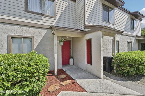 1242-8300 Plaza Gate Ln, Jacksonville, FL, 32217-4497 | Card Image