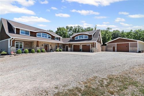 18511 224th St, Tonganoxie, KS, 66086-7504 | Card Image