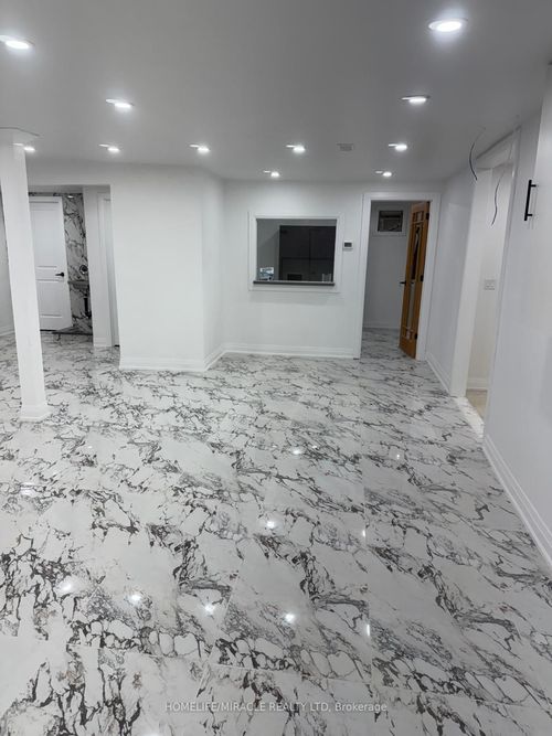 69 Southworth St N, Welland, ON, L3B1Y3 | Card Image