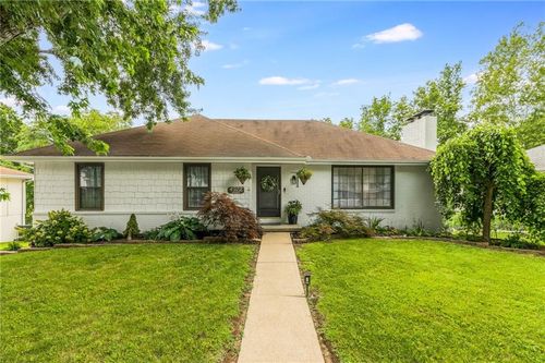 4922 Mockingbird Ln, Saint Joseph, MO, 64506-3327 | Card Image