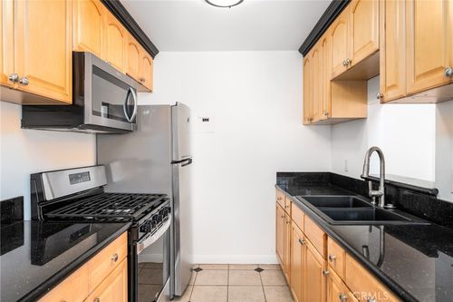 2-930 1st Pl, Long Beach, CA, 90802 | Card Image