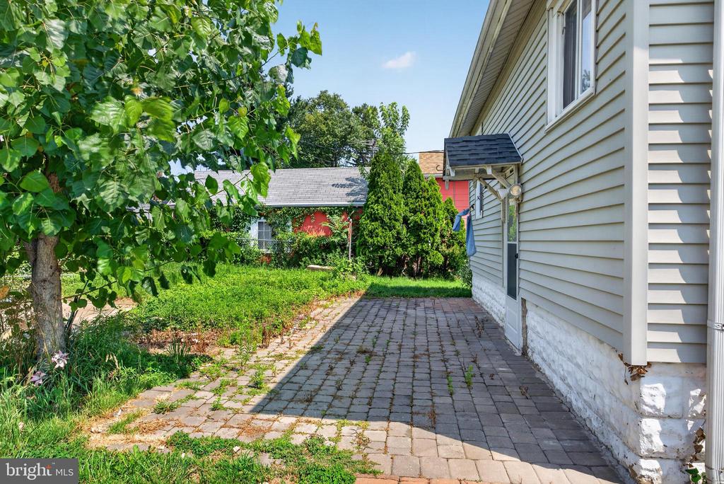 Residential in OAKLYN 2