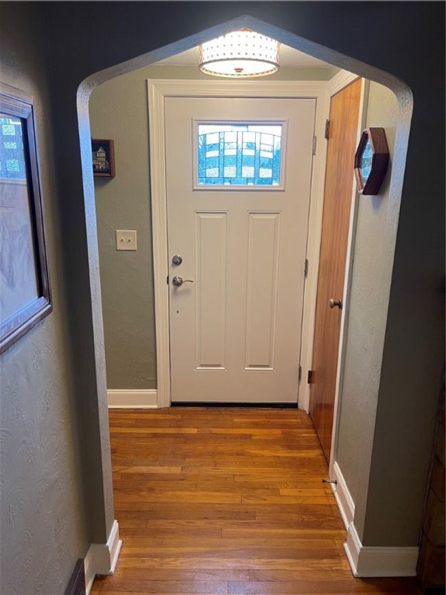 Entry, beautiful front door | Image 11