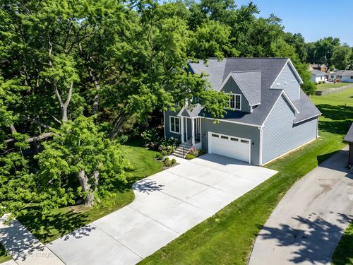 6925 Clarendon Hills Rd, Darien, IL, 60561-4072 | Card Image