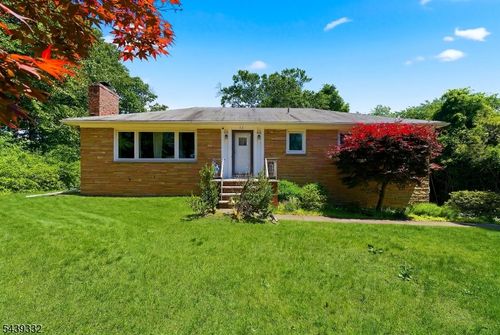 52 Manger Rd, West Orange, NJ, 07052-1715 | Card Image