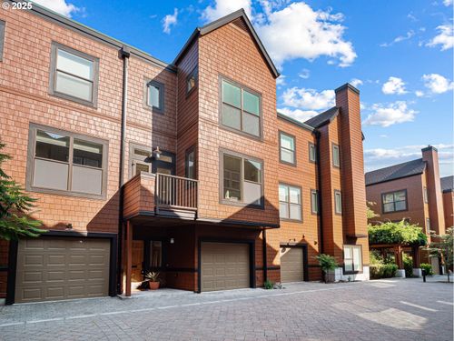 716 Se 33rd Pl, Portland, OR, 97214-3183 | Card Image