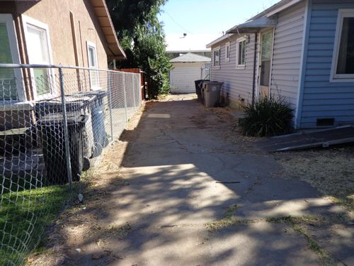 910 Calvados Ave, Sacramento, CA, 95815-3206 | Card Image