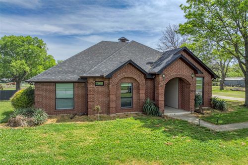 501 N Van Zandt St, Tioga, TX, 76271-2579 | Card Image
