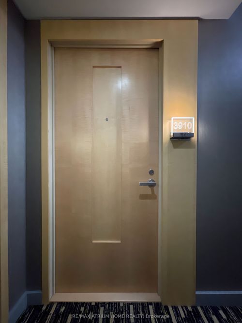 3910-45 Charles St E, Toronto, ON, M4Y0B8 | Card Image