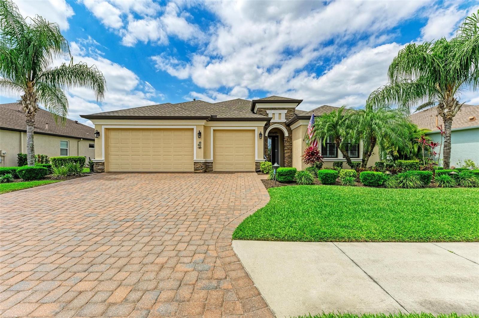 Rosemary Cir, Bradenton, FL 34212