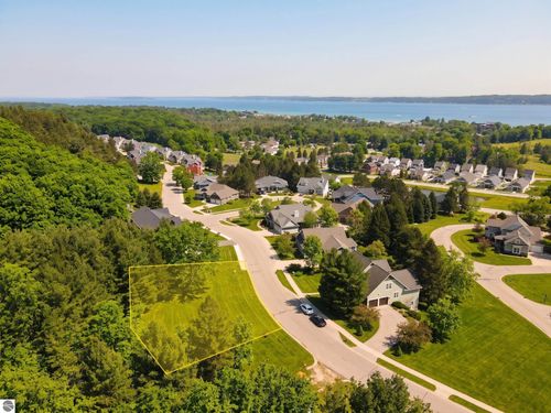 10660 / 10662 Old Morgan Trl, Traverse City, MI, 49684-6231 | Card Image