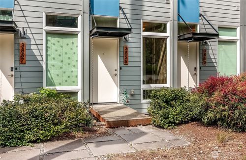 3855 21st Ave Sw, Seattle, WA, 98106-1118 | Card Image