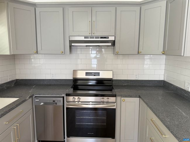 106 Perry Dr, House attached with 2 bedrooms, 1 bathrooms and null parking in CHARLOTTESVILLE VA | Image 6
