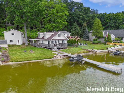 9264 Redwood Dr, Newaygo, MI, 49337-8813 | Card Image
