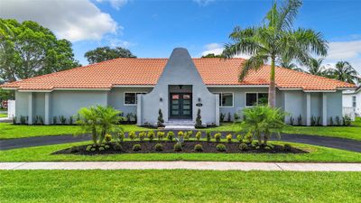 7000 Sw 7th St, House other with 4 bedrooms, 3 bathrooms and null parking in Plantation FL | Image 2