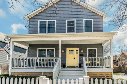 215 North St, Greenport, NY, 11944-1329 | Card Image