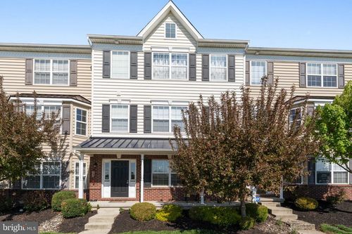 m45-2058 Berkeley Dr, PENNSBURG, PA, 18073-1124 | Card Image