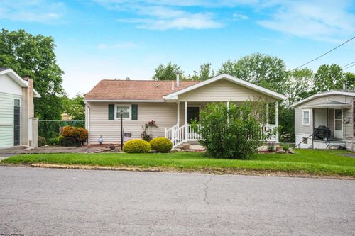 208 Savannah St, Westover, WV, 26501-4054 | Card Image