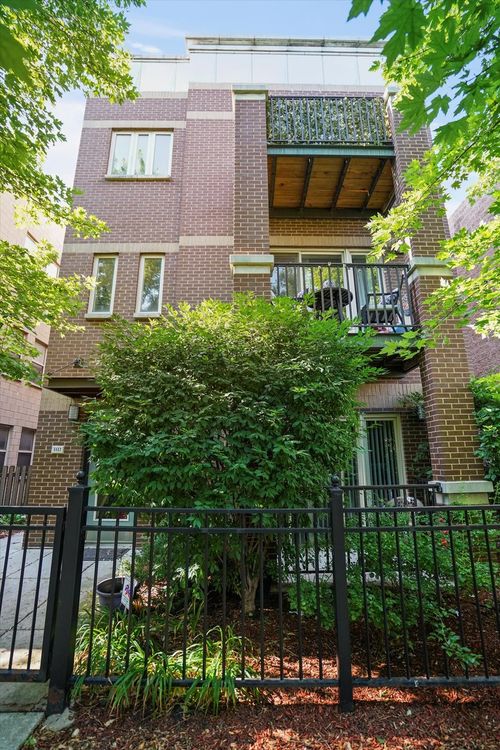 301-1112 Washburne Ave, Chicago, IL, 60608-2090 | Card Image