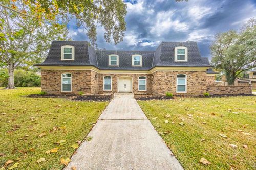 43 Parkway Cir, Houma, LA, 70364-2811 | Card Image